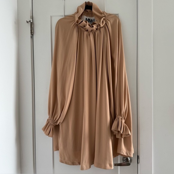 Maison Margiela MM6 tan off-the-shoulder knee-length oversized dress - One size - Picture 6 of 8